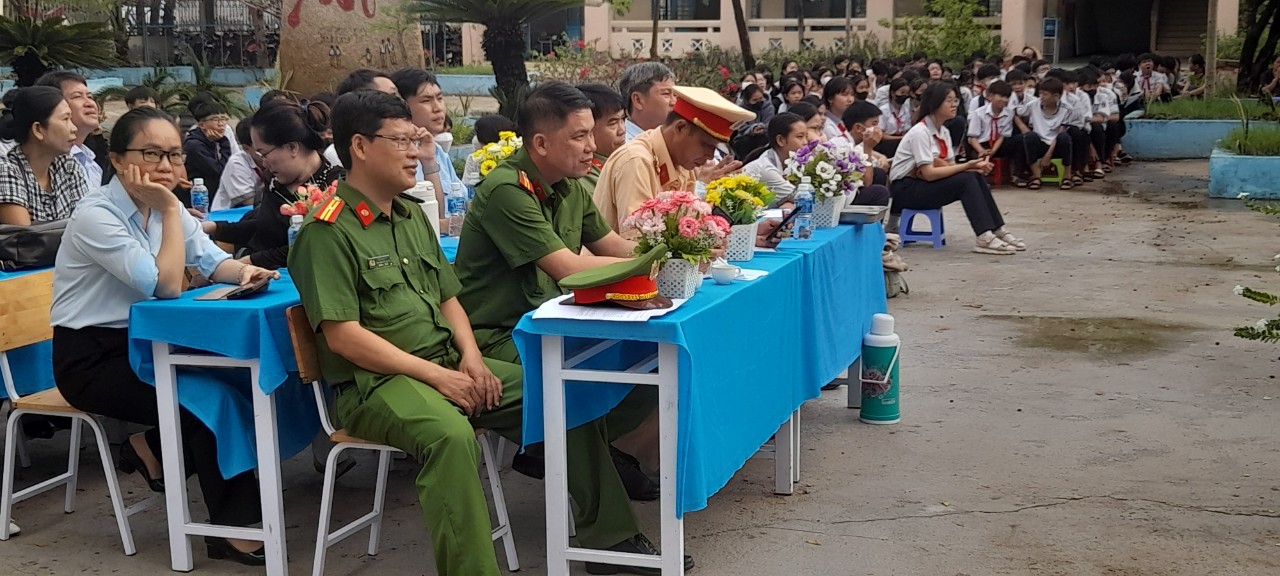 Rung chuông vàng