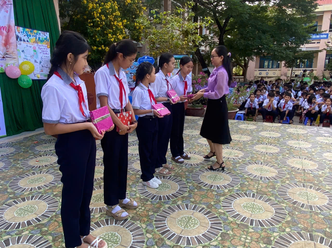 Lễ kỉ niệm 42 năm ngày Nhà giáo Việt Nam 20/11