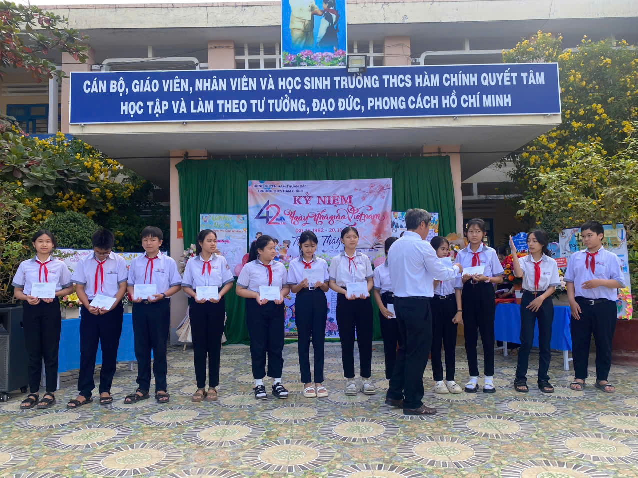 Lễ kỉ niệm 42 năm ngày Nhà giáo Việt Nam 20/11