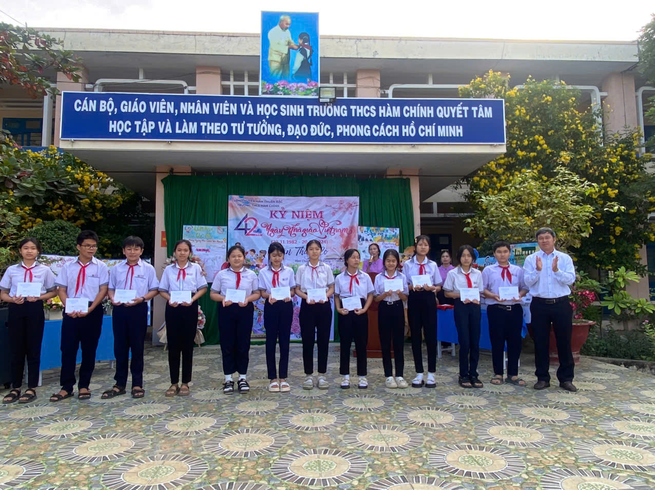 Lễ kỉ niệm 42 năm ngày Nhà giáo Việt Nam 20/11