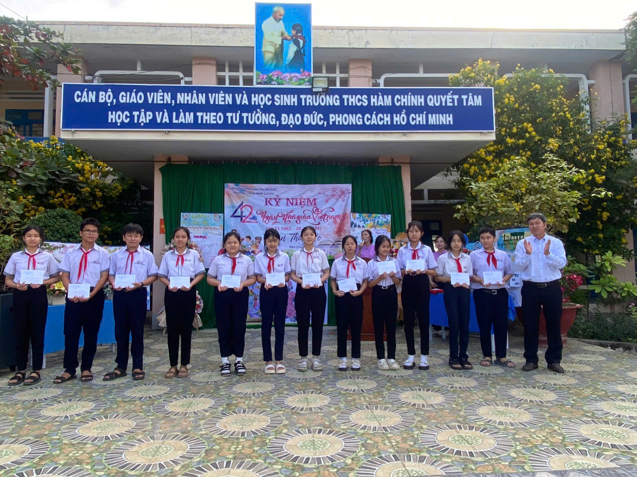 Lễ kỉ niệm 42 năm ngày Nhà giáo Việt Nam 20/11