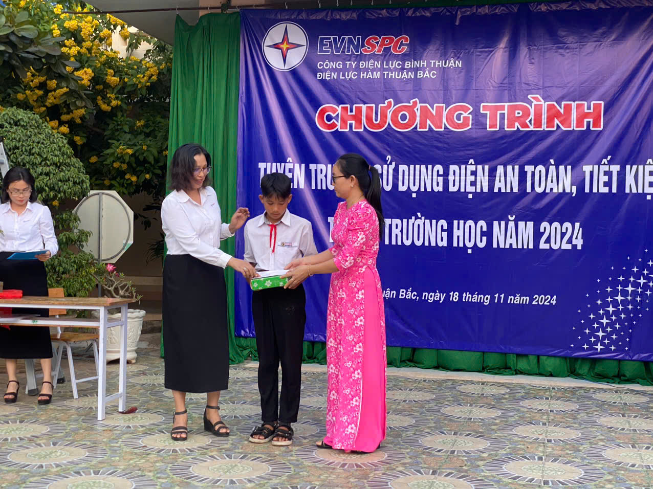 Tuyên truyền sử dụng điện an toàn, tiết kiệm