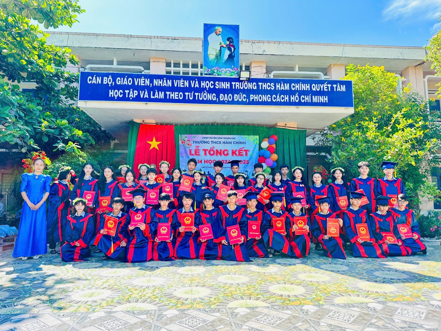 Học sinh lớp 9 tốt nghiệp ra trường_Năm học: 2024-2025