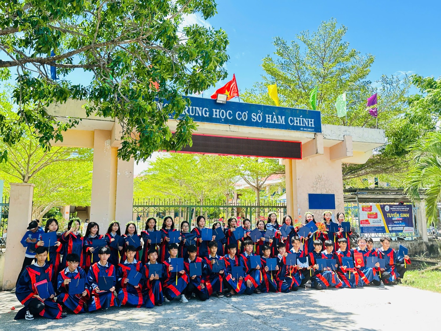 Học sinh lớp 9 tốt nghiệp ra trường_Năm học: 2024-2025