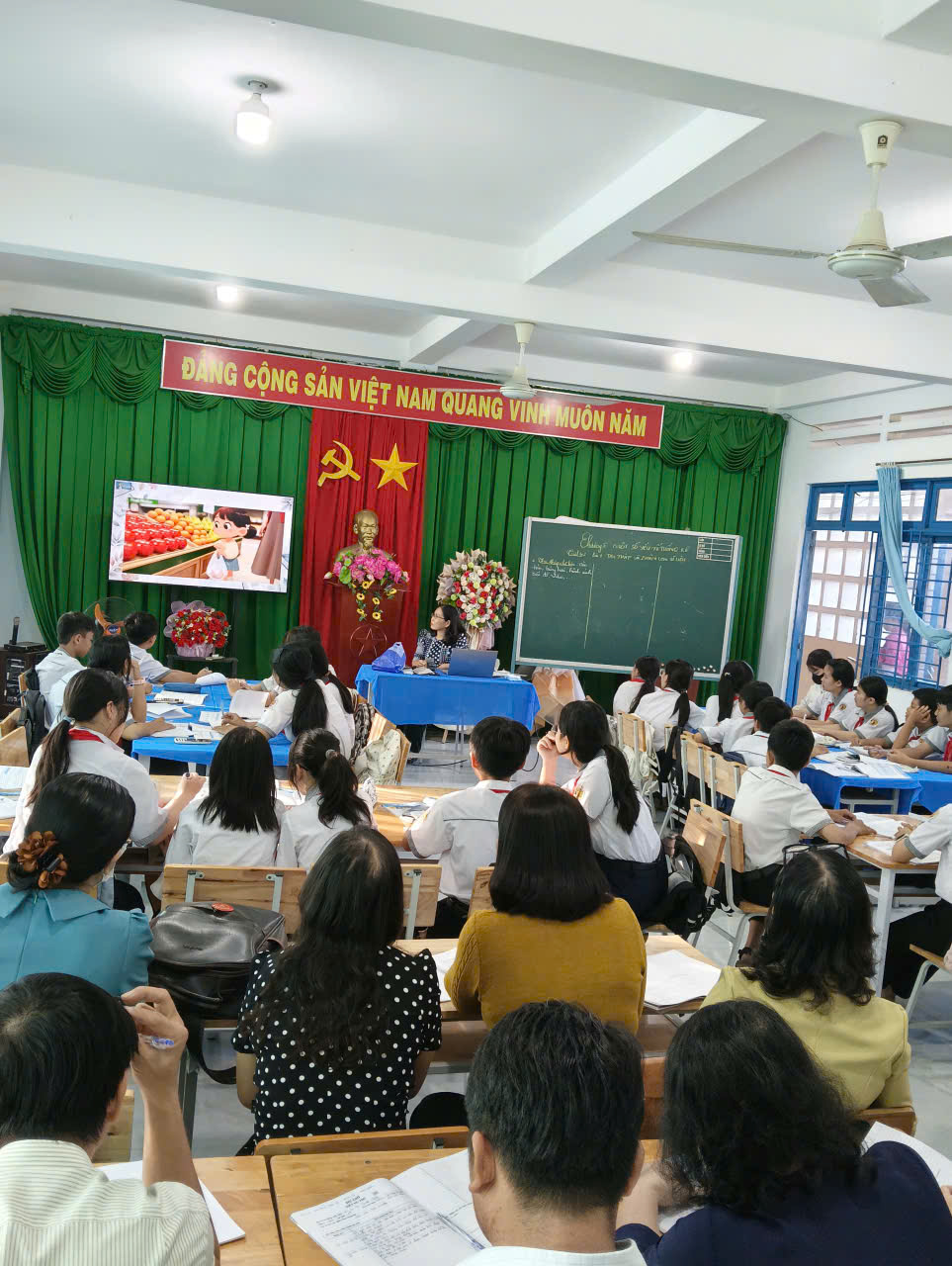 Tiết dạy chuyên đề cấp trường tổ toán - tin