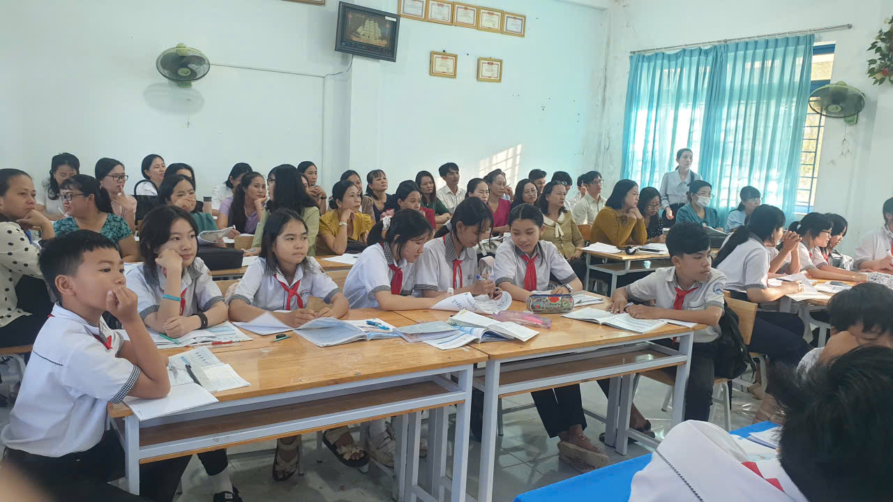 Tiết dạy chuyên đề cấp trường tổ toán - tin